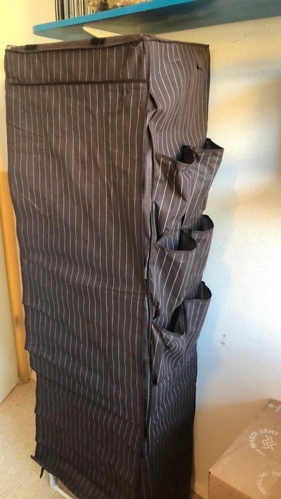 Kledingkast met stoffen hoes en planken, Huis en Inrichting, Kasten | Kledingkasten, Met plank(en), Gebruikt, Ophalen of Verzenden