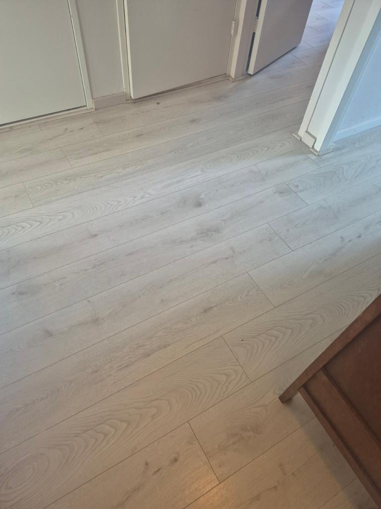 Off white laminaat 30m2, Overige materialen, Gebruikt, Ophalen of Verzenden, 10 m² of meer