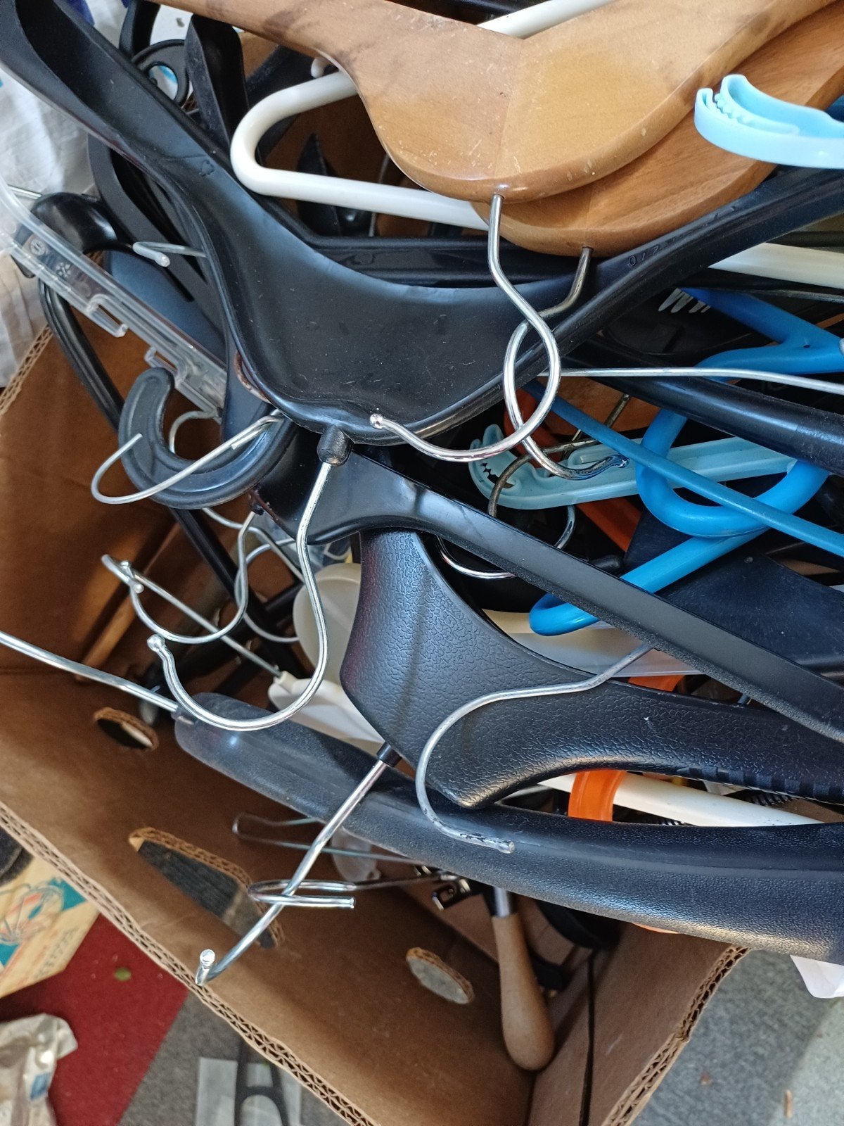 kleding  hangers, Ophalen, Zo goed als nieuw, Hout