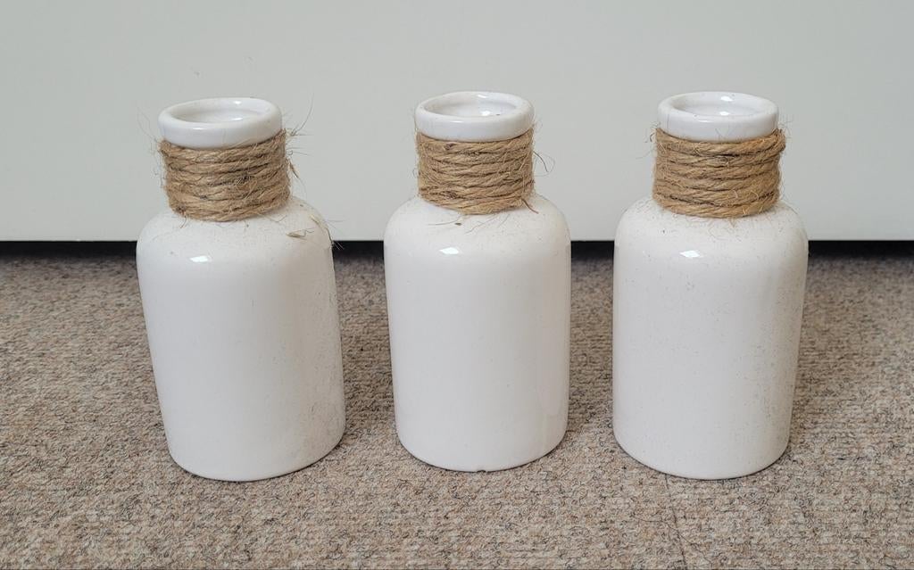 Witte vaasjes 3x - 13cm hoog, Ophalen, Zo goed als nieuw, Wit, Glas