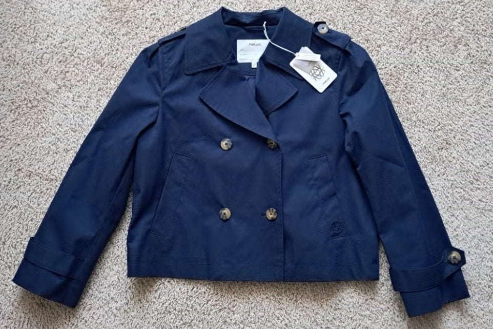 Leuke Pomp de Lux jas/ trenchcoat, mt 146/152 NIEUW, Nieuw, Pomp de Lux, Jas, Verzenden