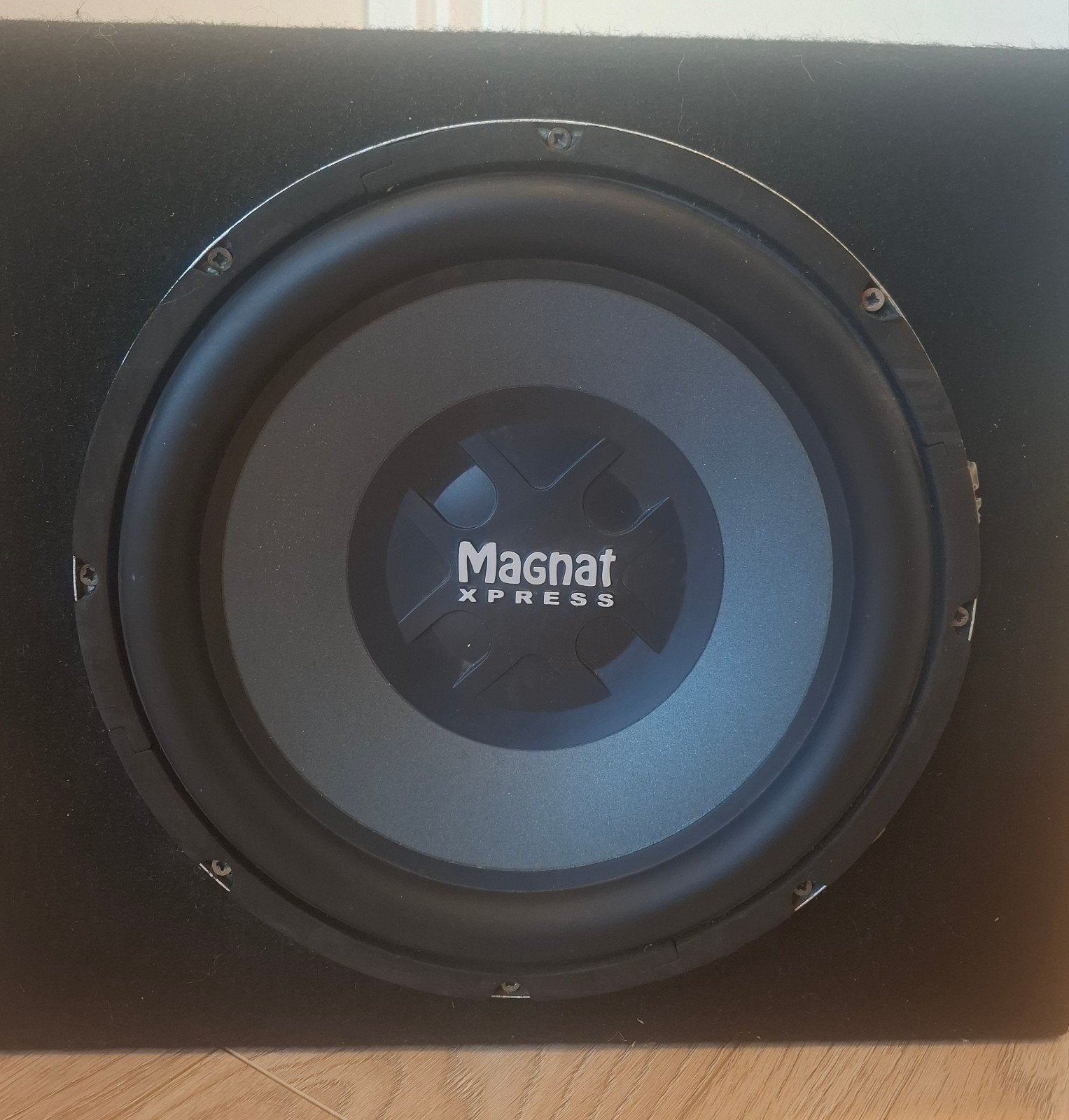 Magnat Xpress 12 Autosubwoofer (12 inch / 30 cm) in kist, Ophalen, Gebruikt