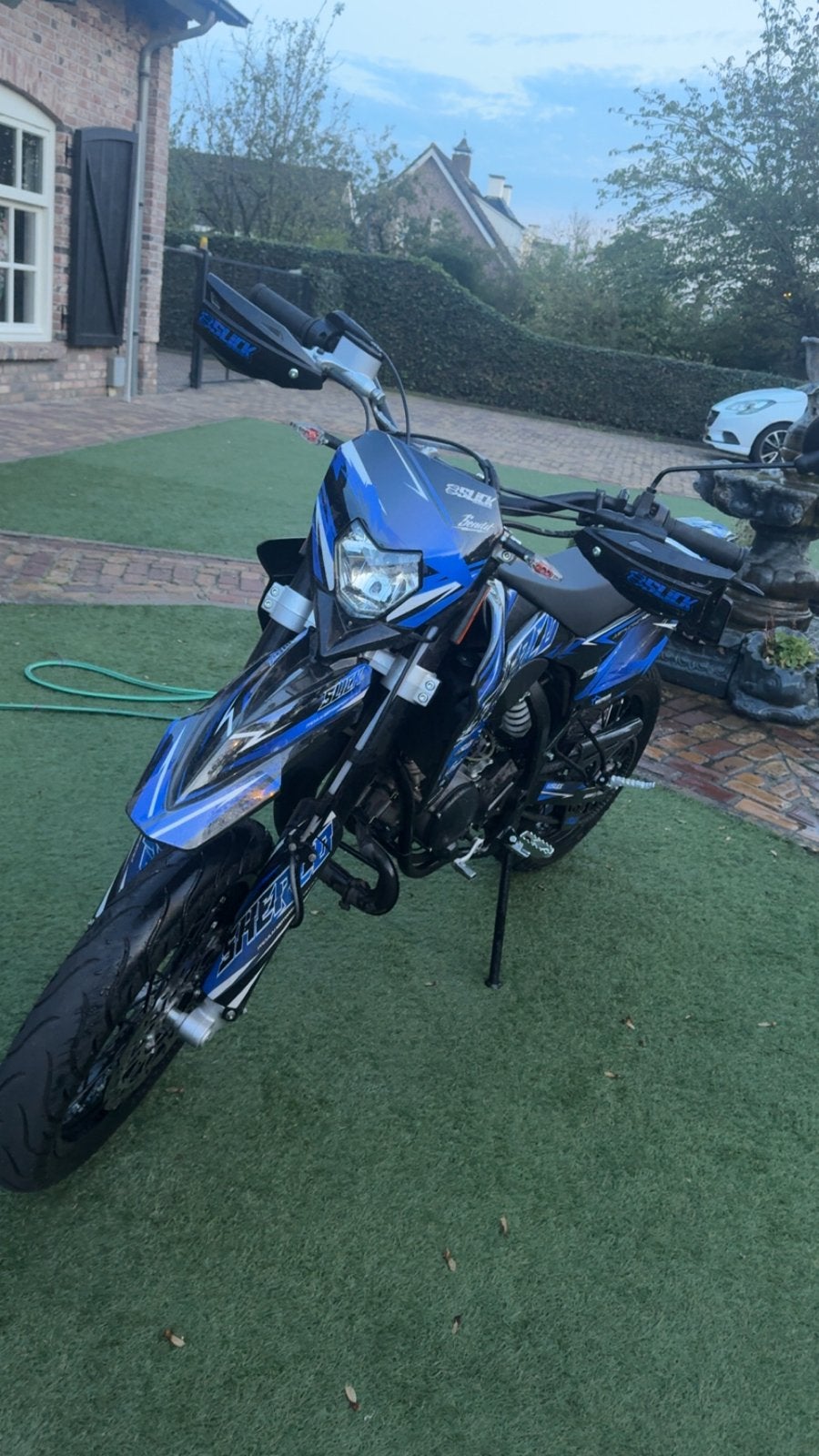 Sherco SM 50 Blackmoon - Zo goed als nieuw, Fietsen en Brommers, Ophalen, 6 versnellingen, Maximaal 45 km/u, Zo goed als nieuw