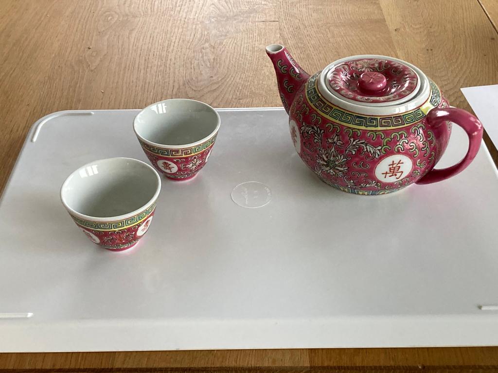 Chinese theepot roze Mun Shou + 2 theekopjes, Ophalen