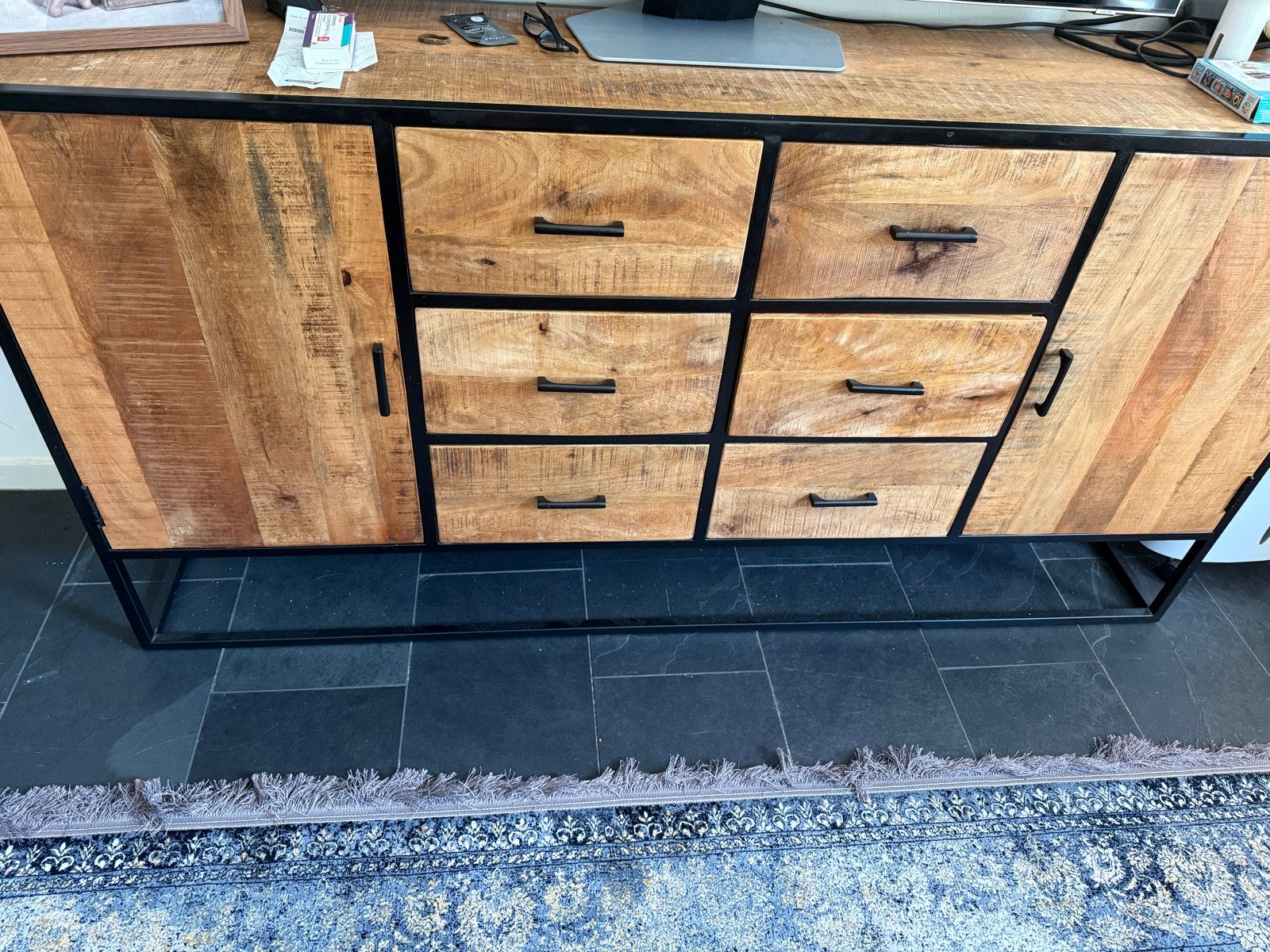 Industriële dressoir/tv-meubel van mangohout en metaal, Ophalen, 150 tot 200 cm, Zo goed als nieuw, Met lade(s)