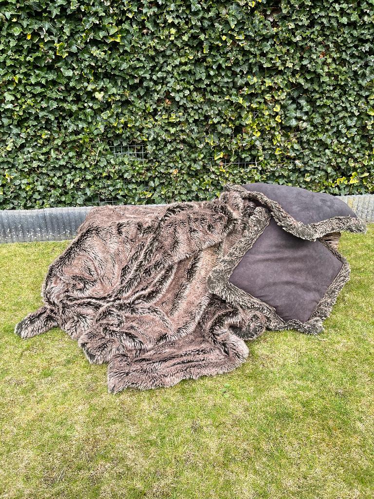 Bont plaid met 2 bijpassende kussens., Huis en Inrichting, Woonaccessoires | Plaids en Woondekens, Ophalen, Zo goed als nieuw