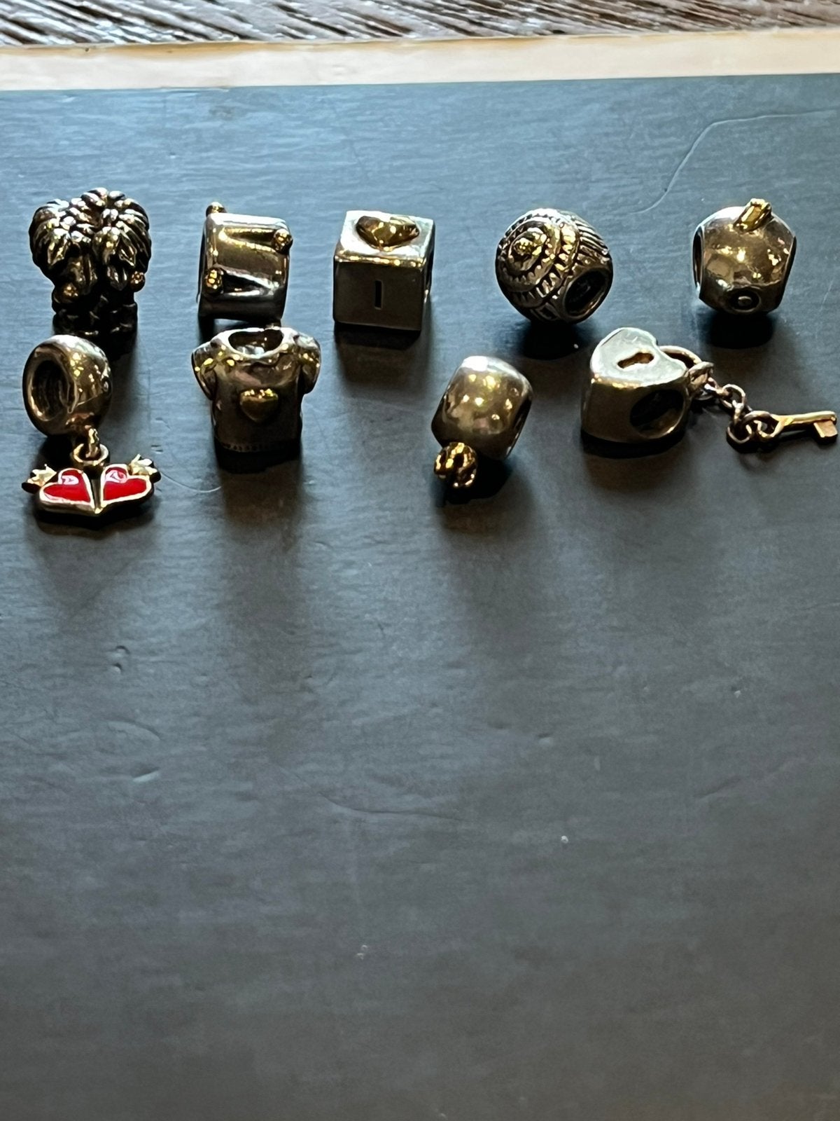 Pandora bedels met goud details., Ophalen of Verzenden, Zo goed als nieuw, Goud, Pandora