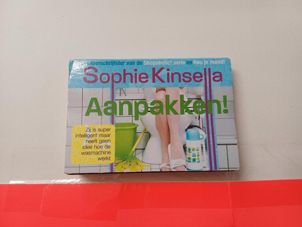 Dwarsligger nr 122 - Sophie Kinsella - Aanpakken!, Ophalen of Verzenden, Gelezen