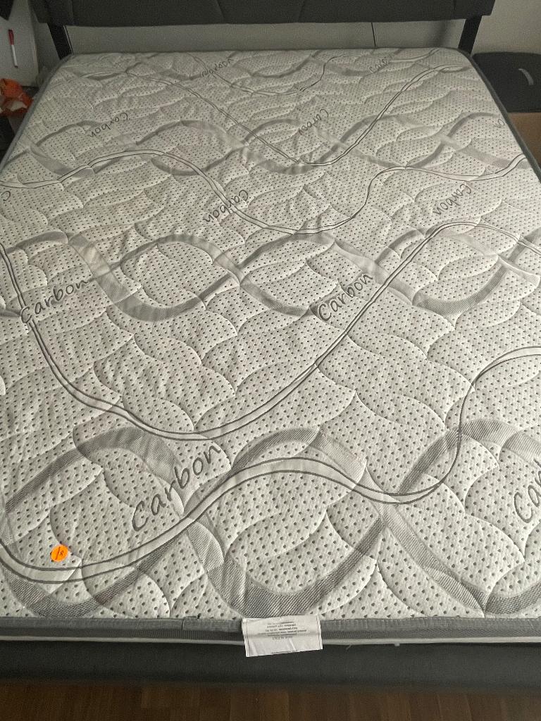 Mattress, Huis en Inrichting, Slaapkamer | Matrassen en Bedbodems, Ophalen, Zo goed als nieuw, Tweepersoons, 140 cm