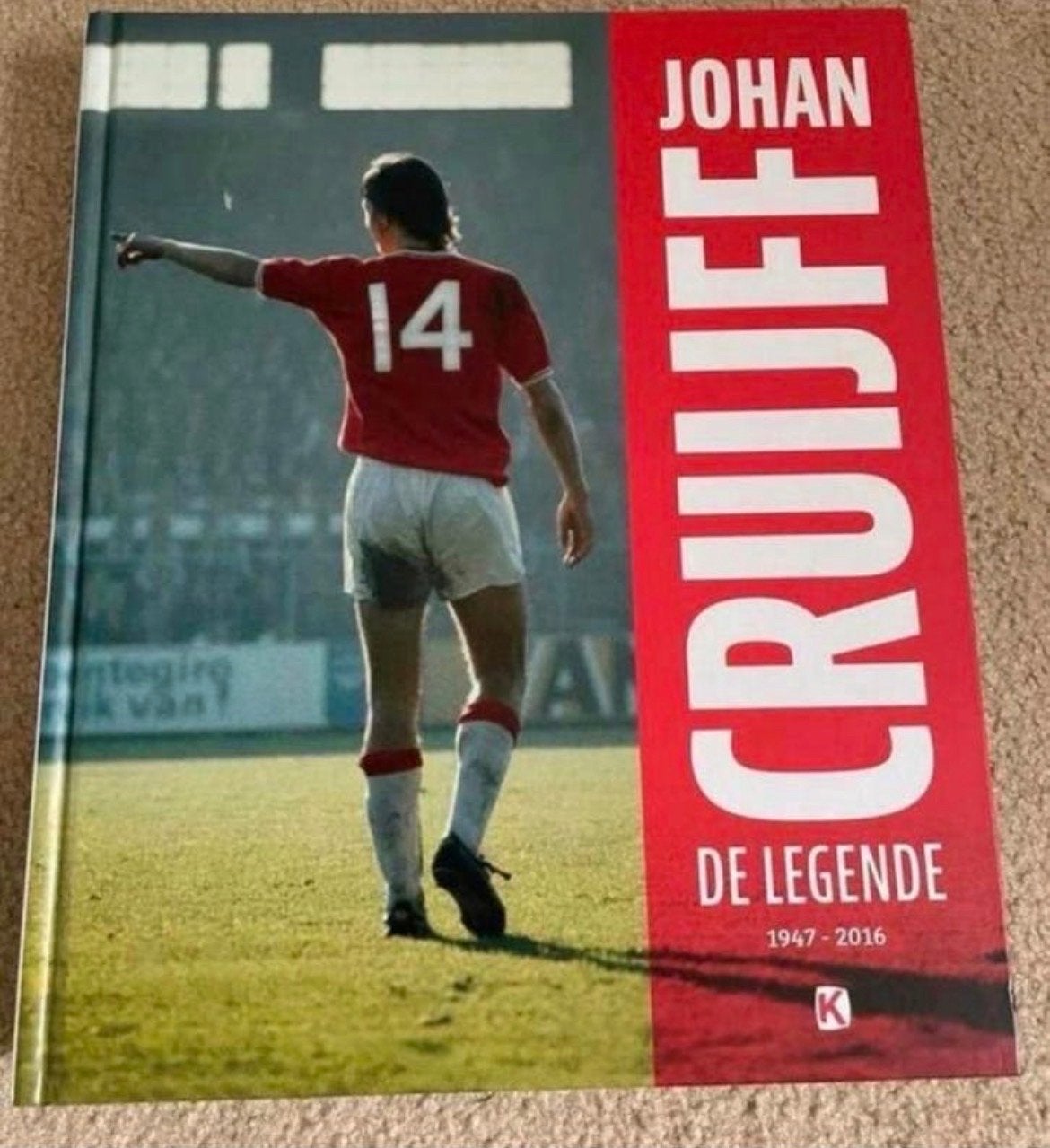 Johan Cruijff: De Legende - boek met uniek fotomateriaal, Ophalen of Verzenden, Zo goed als nieuw, Balsport