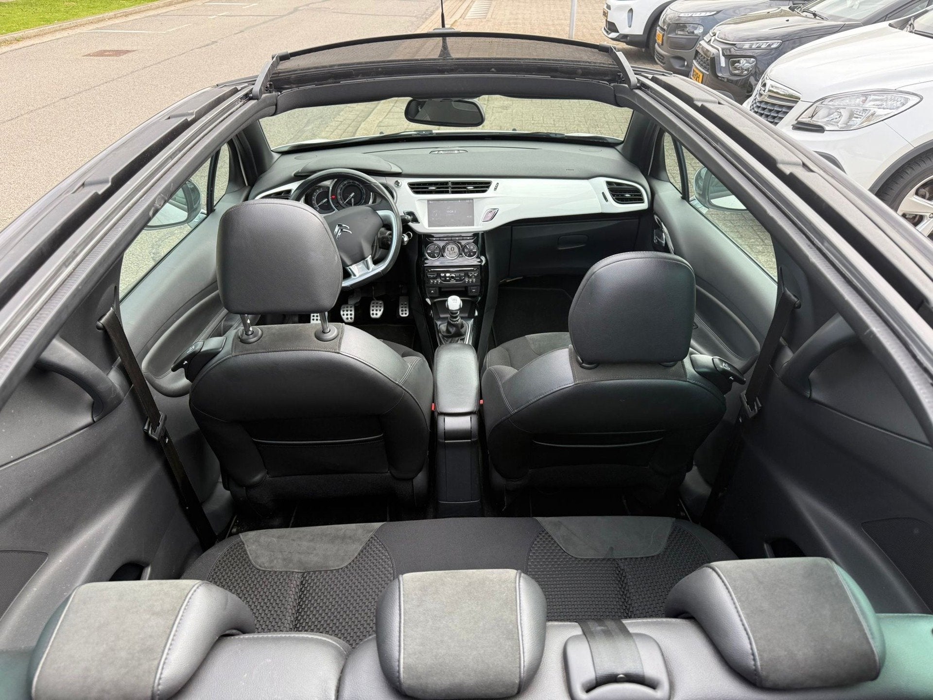 Citroen DS3 Cabrio 1.6 THP Sport Chic, Cabrio, NAP, Navi, Auto's, Citroën, Voorwielaandrijving, Stof, Gebruikt, Parkeersensor