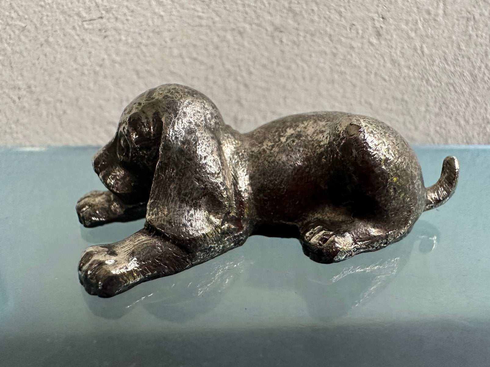 Oud verzilverd tin Hond beeldje Hush puppy miniatuur, Ophalen of Verzenden, Gebruikt