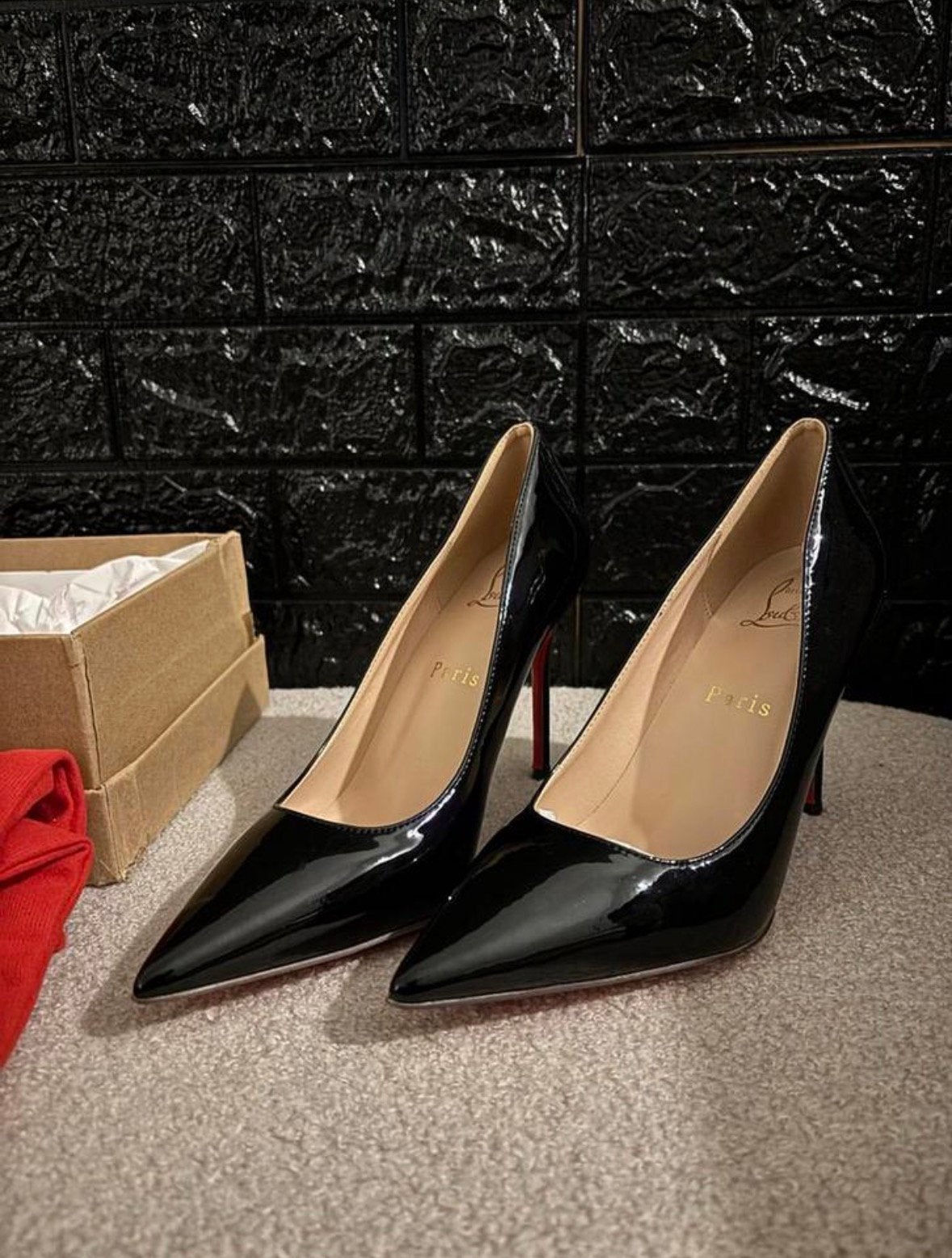 Louboutin, Kleding | Dames, Schoenen, Ophalen of Verzenden, Zo goed als nieuw, Zwart, Sneakers of Gympen
