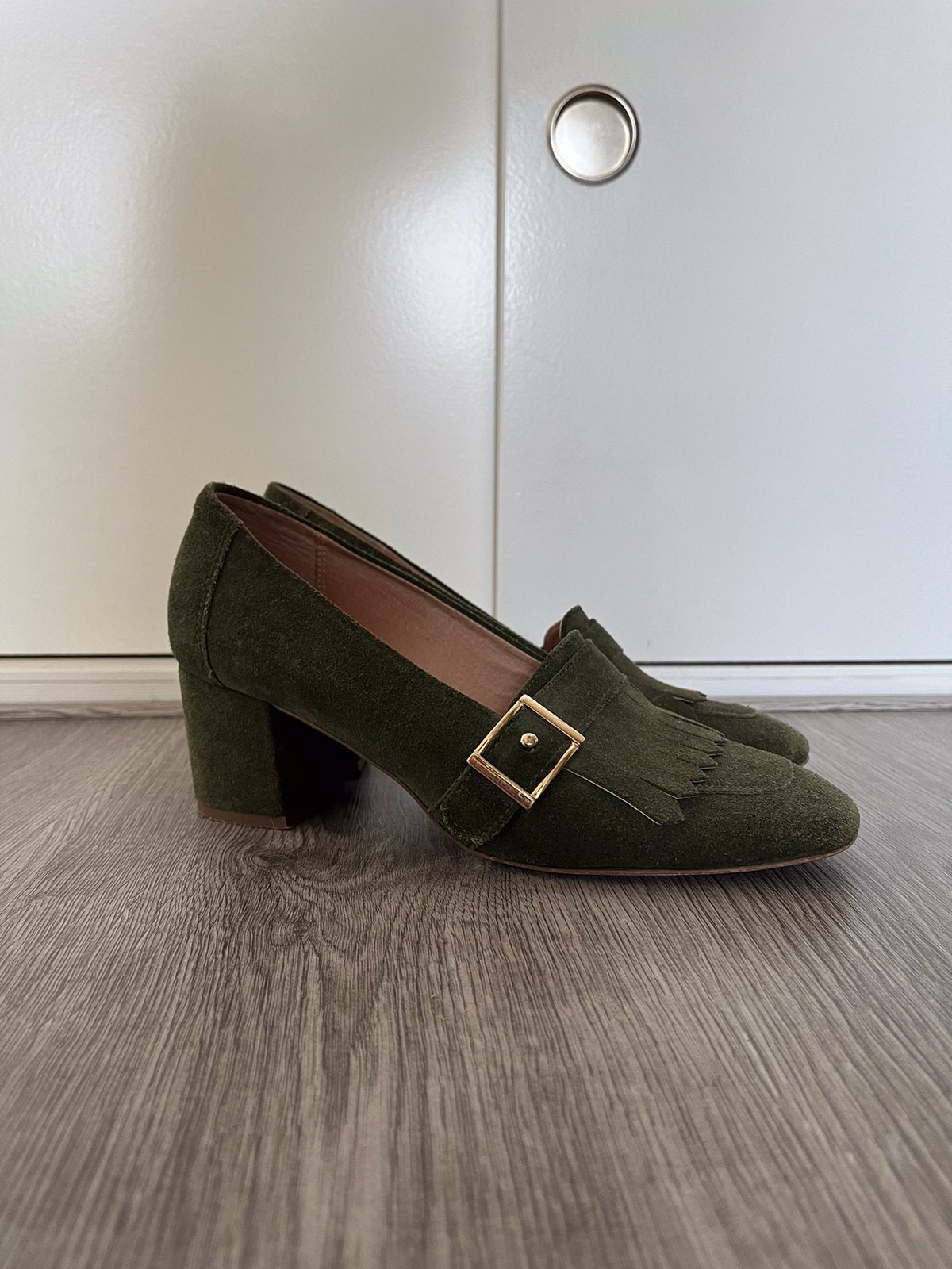 Omoda pumps groen suede maat 40, Ophalen of Verzenden, Gedragen, Groen