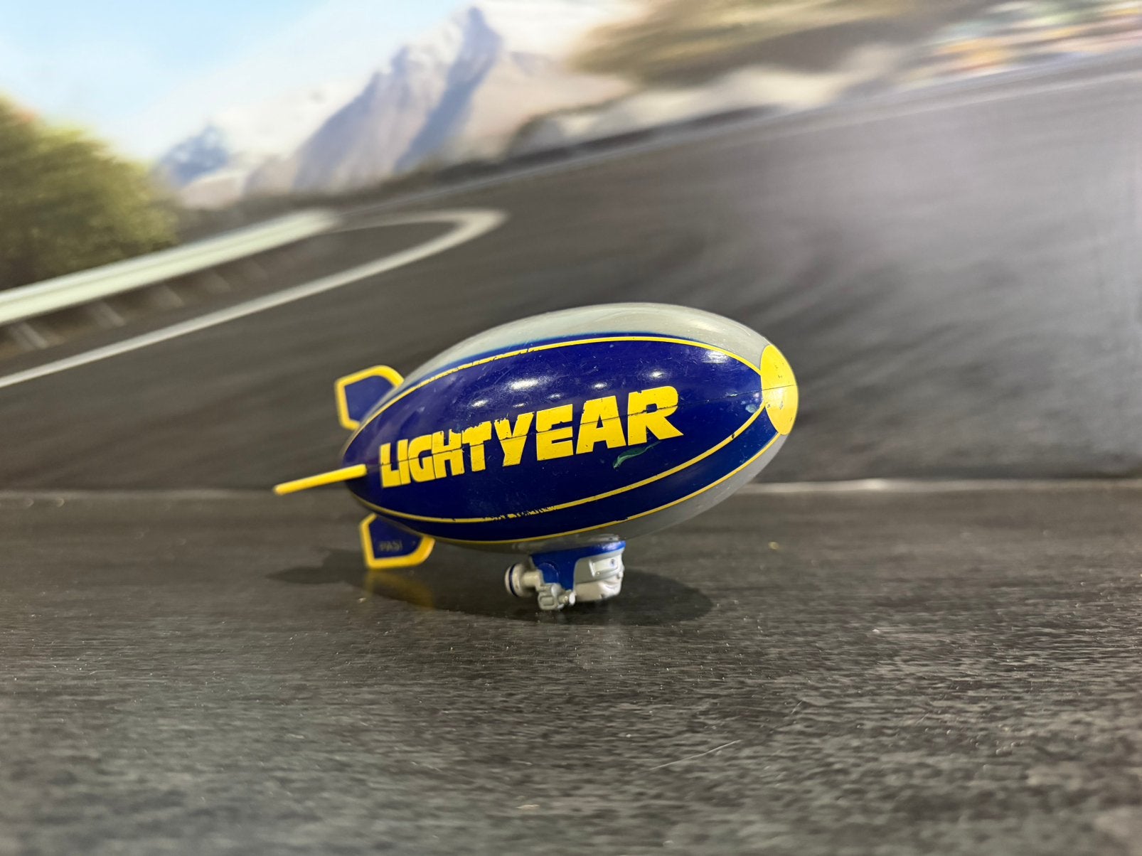 Disney Pixar Cars – Lightyear Blimp – Grote uitvoering, Ophalen of Verzenden