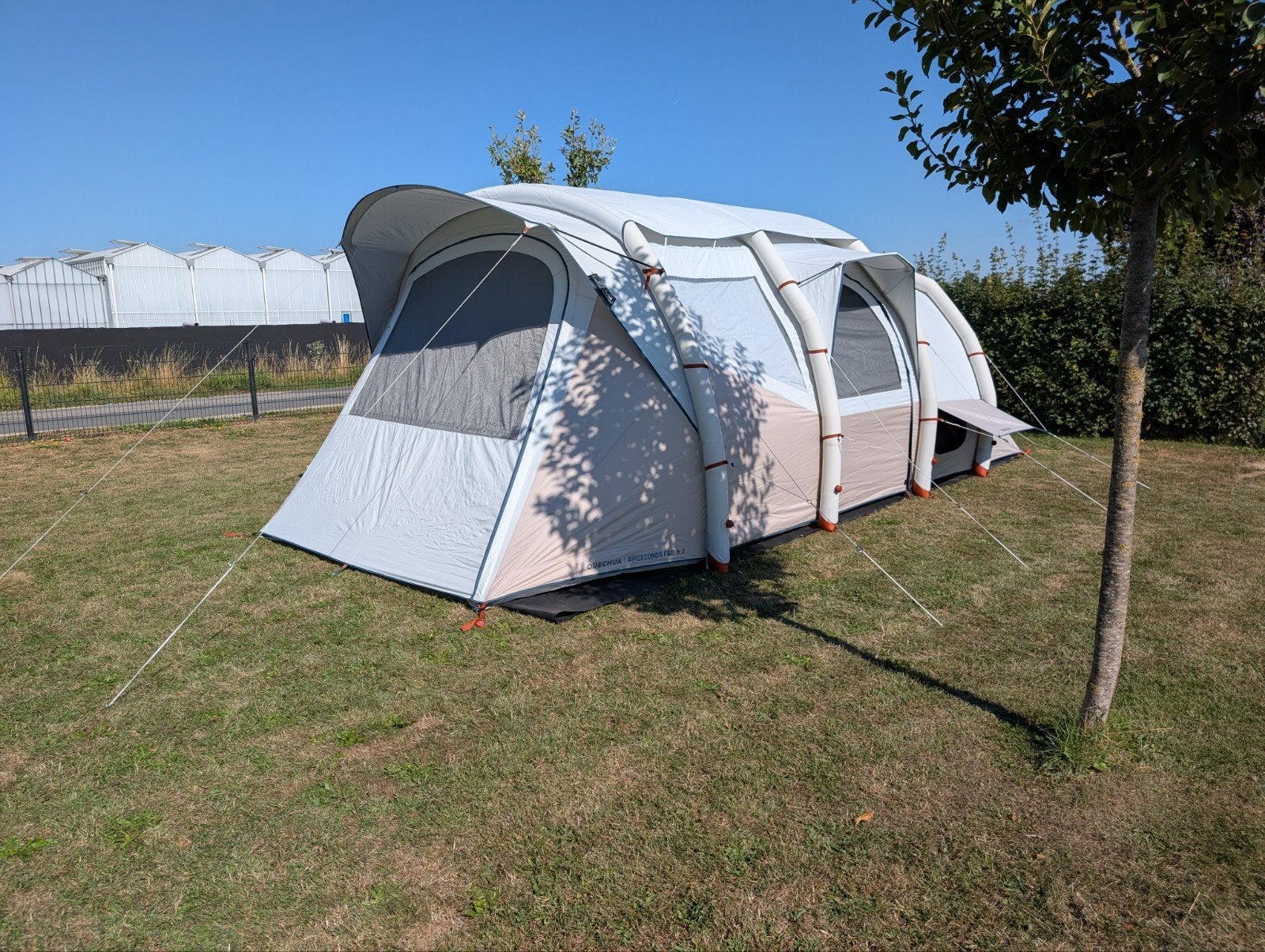 Quechua Air Seconds 6.3 Fresh & Black (6 pers opblaastent), Caravans en Kamperen, Tenten, Ophalen, Zo goed als nieuw, Tot en met 6