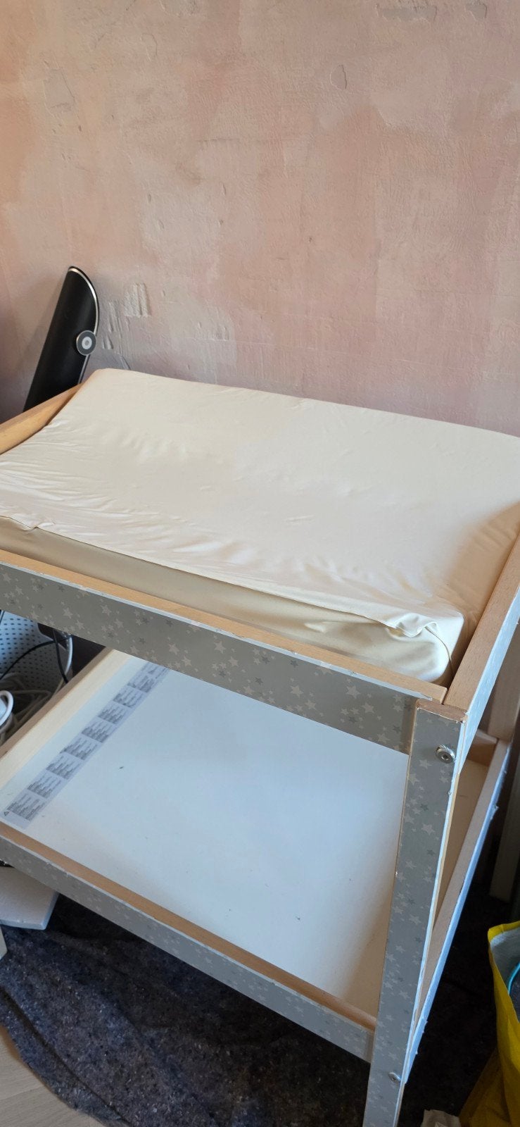 Gratis: Commode en verschoningsmatras met 2 hoesjes, Gebruikt, Minder dan 75 cm, 50 tot 70 cm, Ophalen