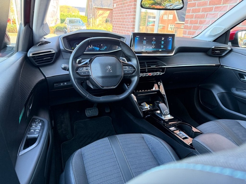 Peugeot 208 1.2 PT BL Allure Automaat STOELVERW/ CAMERA / VI, Auto's, Peugeot, 101 pk, Gebruikt, Leder en Stof, 3 cilinders