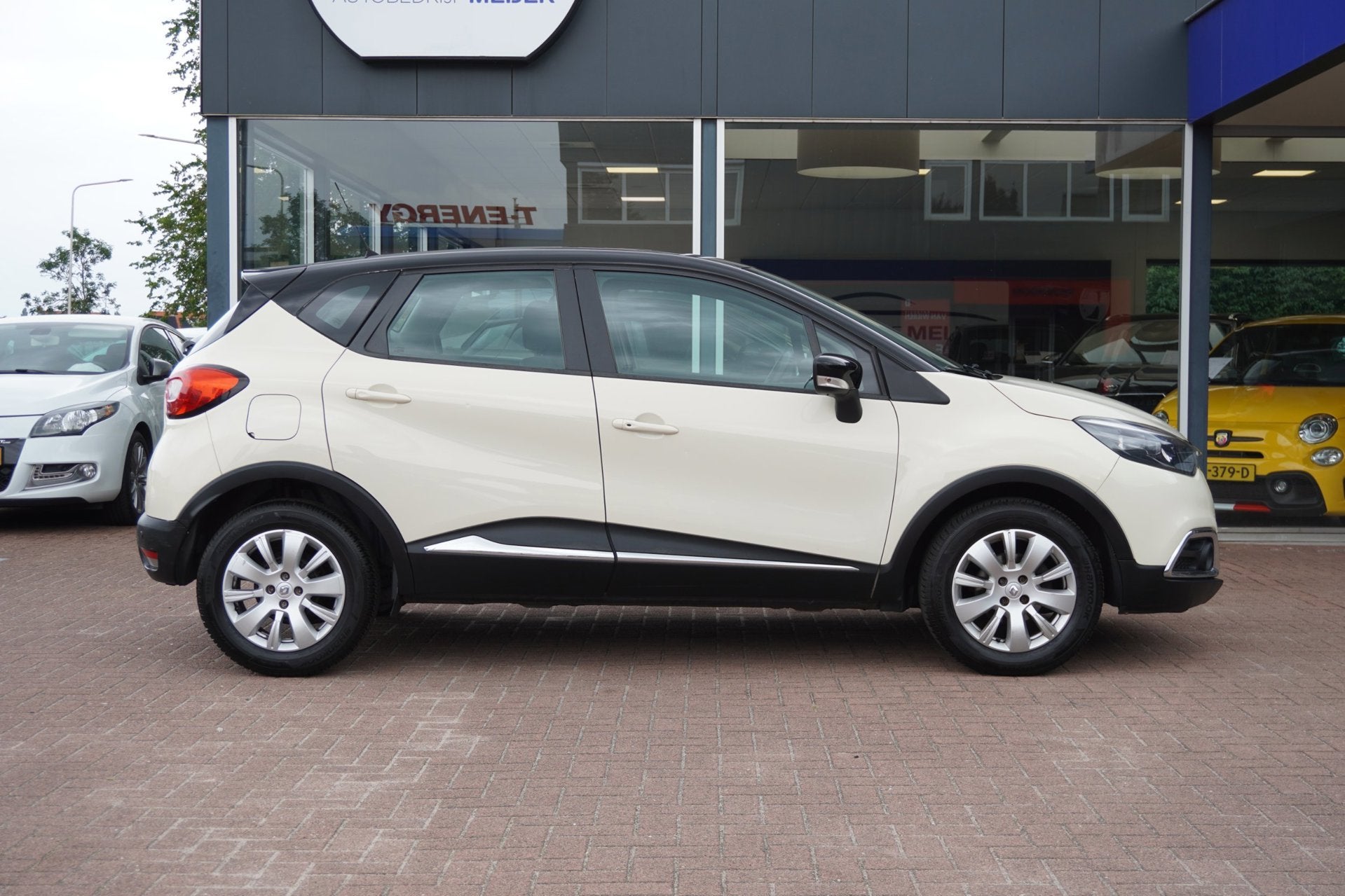 Renault Captur 0.9 TCe Expression | Airco | Navigatie | Elek, Auto's, Voorwielaandrijving, Stof, Gebruikt, Zwart
