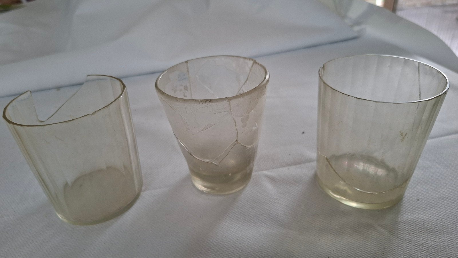3 glazen bekers, bodemvondst, Ophalen of Verzenden