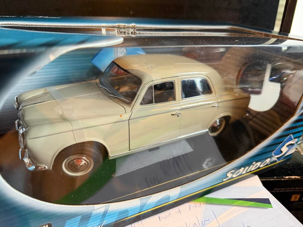 Solido 1/18 Peugeot 403 Berline 1964 Diecast Model, F, Auto, Solido, C