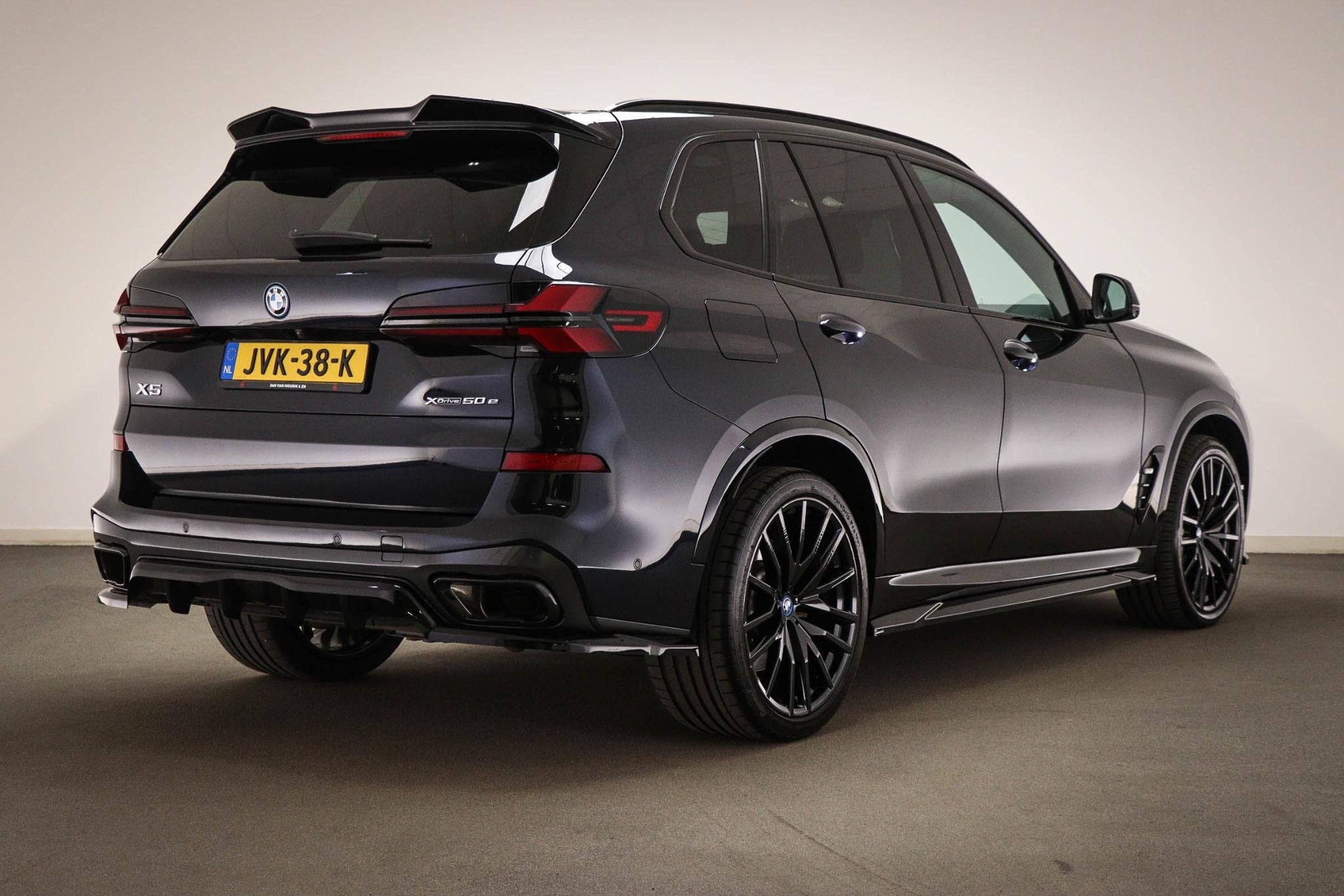 BMW X5 xDrive50e M-sport | PANORAMADAK | INDIVIDUAL VOLLEDER, Auto's, Gebruikt, 2395 kg, Met garantie (alle), Zwart