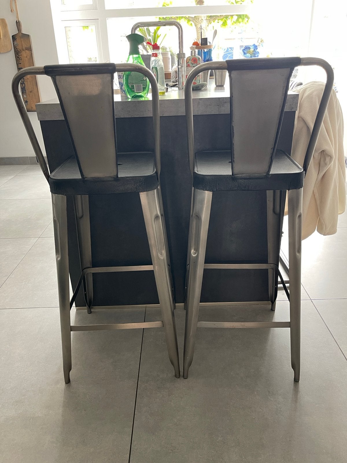 Set van 2 Industriële Krukken - Zo goed als nieuw, Huis en Inrichting, Barkrukken, Ophalen, Met voetsteun, 60 tot 90 cm, Zo goed als nieuw