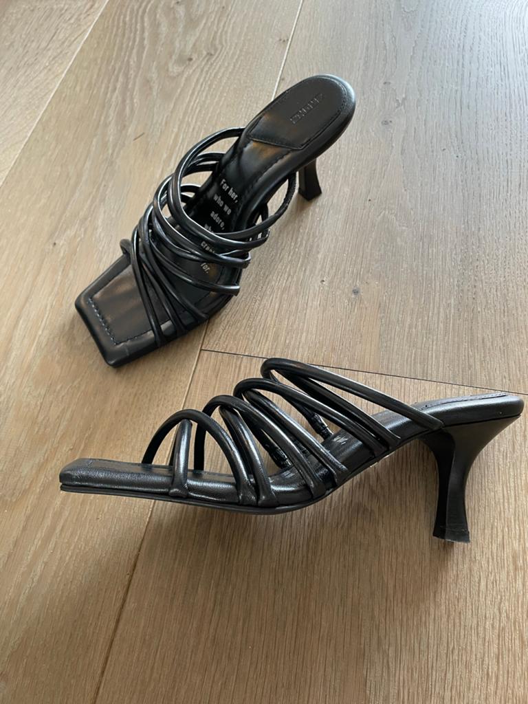 Bronx zwarte open pumps met hak - Maat 39 - echt leder, Ophalen of Verzenden, Zo goed als nieuw, Zwart, Sandalen of Muiltjes