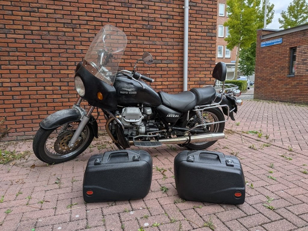 Moto Guzzi California Jackal 1100 uit 2002, 1064 cc, Cardan-aandrijving, 2 cilinders, Motorrijbewijs A