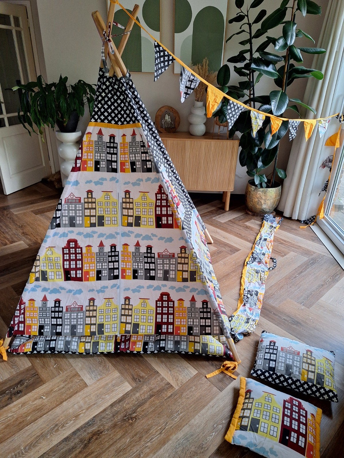 Speeltent Tipi met Amsterdams grachtenpandjes design, Kinderen en Baby's, Speelgoed | Buiten | Speelhuisjes, Ophalen, Gebruikt