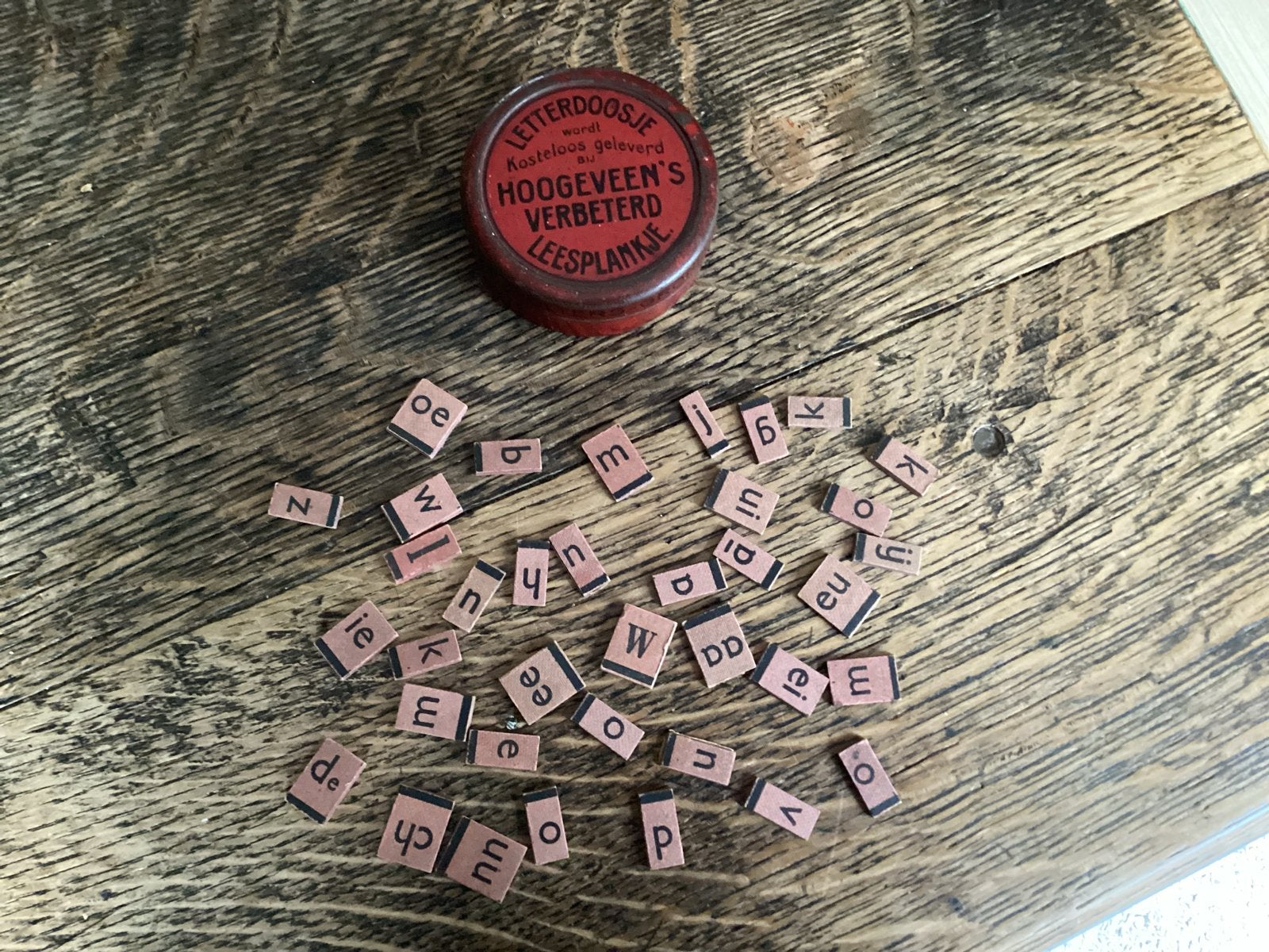 Antiek Letterdoosje Hoogeveen's Verbeterd Leesplankje € 10, Ophalen of Verzenden, Jongen of Meisje