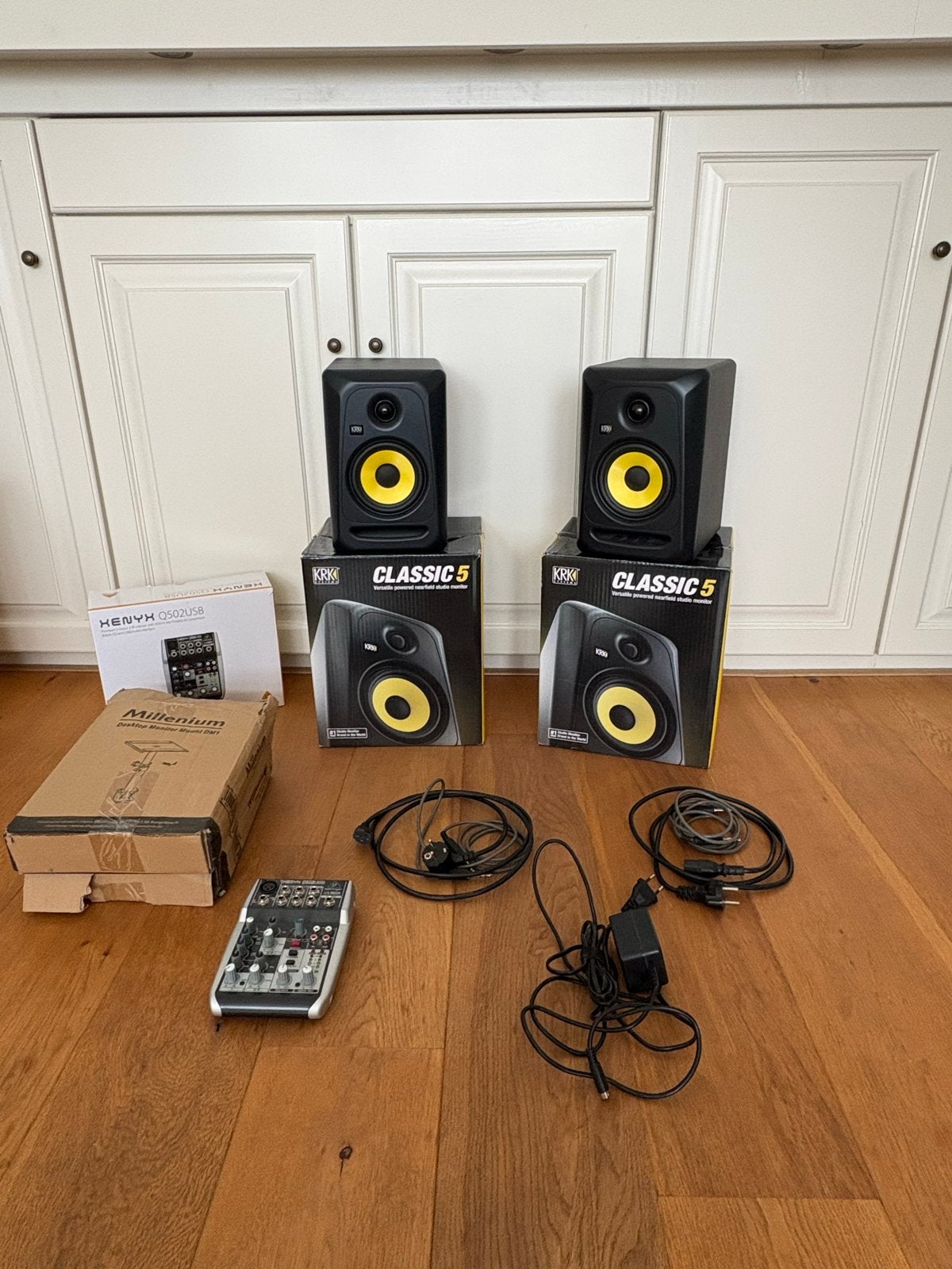 KRK Classic 5 boxen inclusief statieven en kabels, Audio, Tv en Foto, Luidsprekers, Overige merken, Studiomonitor, Inclusief standaarden