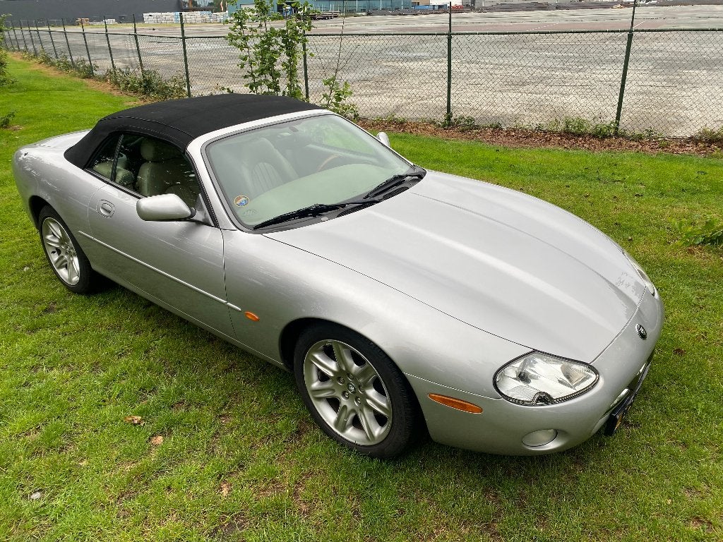 Jaguar XK 4.0 Convertible 2001 Grijs, foto 3