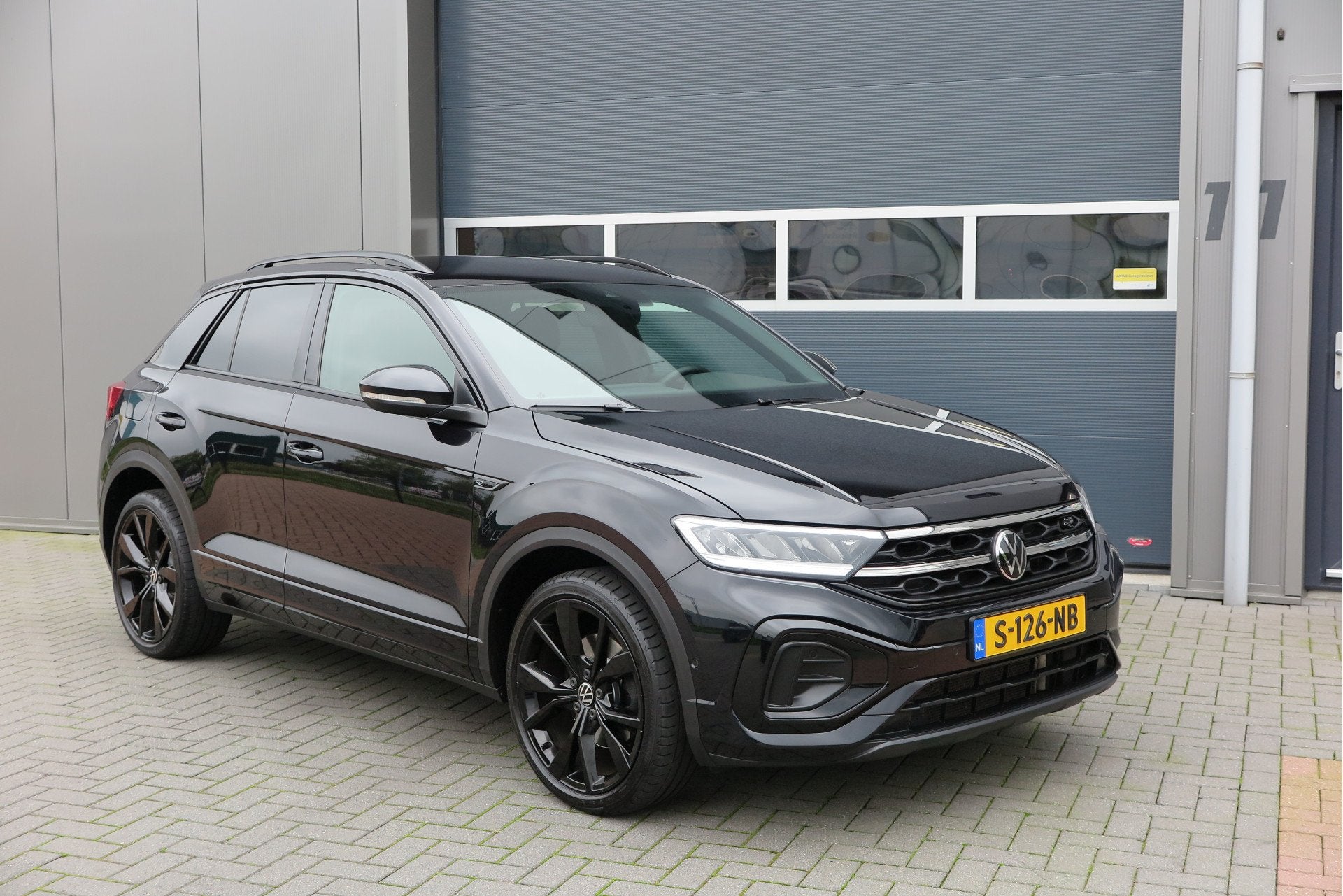 Volkswagen T-Roc 1.5 TSI 150pk DSG R-Line Black Style Virtua, Auto's, 1258 kg, 4 cilinders, Alcantara, Zwart