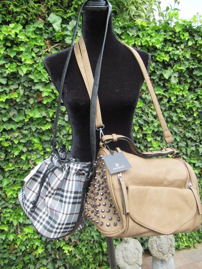 TASSEN 2 Heel verschillende Tassen Taupe kleur en Tas geruit, Ophalen of Verzenden, Nieuw, Overige kleuren, Overige typen