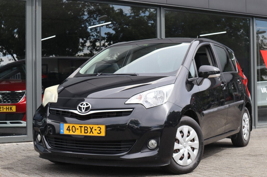 Toyota Verso-S 1.3 VVT-i Aspiration | Automaat | Trekhaak, Auto's, Toyota, Euro 5, Gebruikt, Zwart, Bedrijf