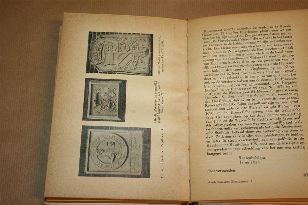 Amsterdamsche gevelsteenen - 1942 - Heemschuterserie, Boeken, Ophalen of Verzenden, Gelezen