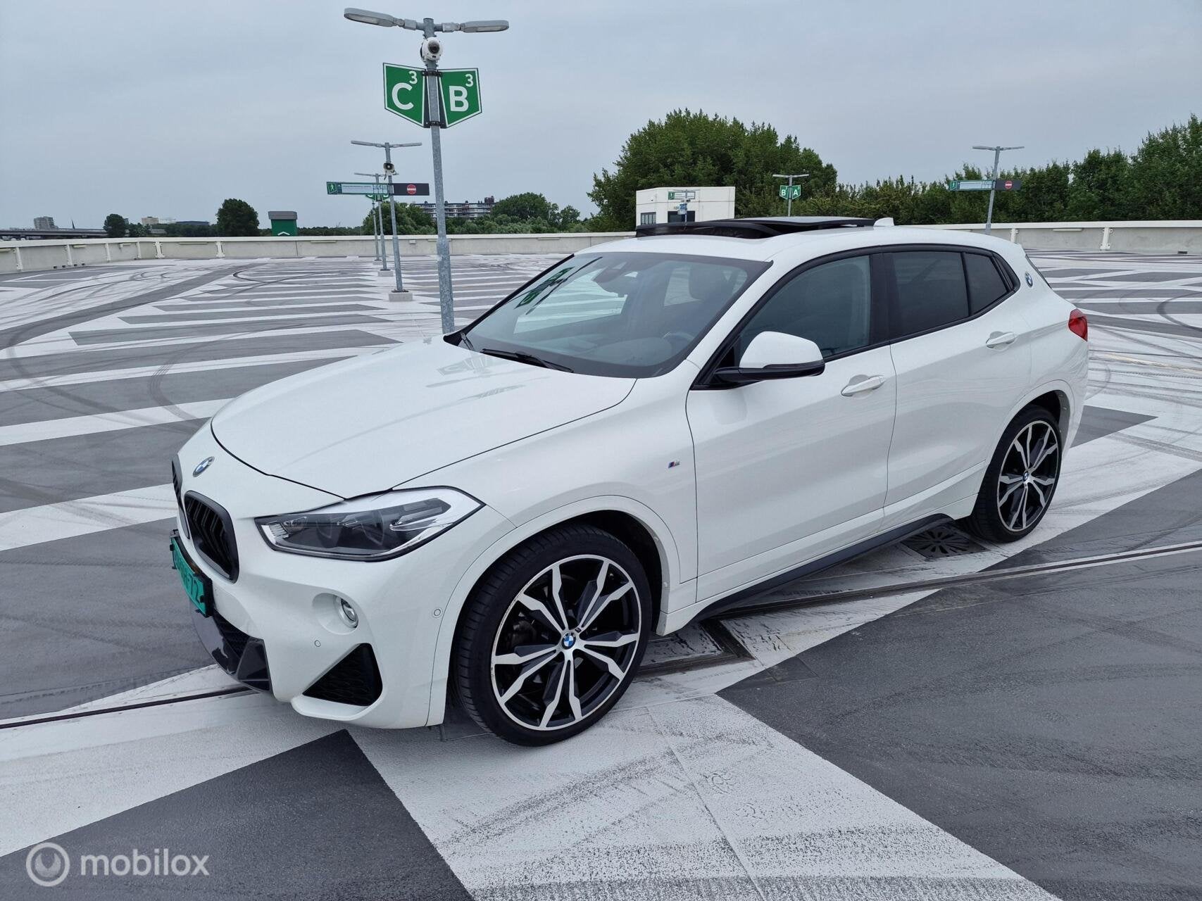 BMW X2 sDrive20i High Executive Edition Pano schuifdak Head-, Auto's, Euro 6, 1435 kg, Alcantara, Wit