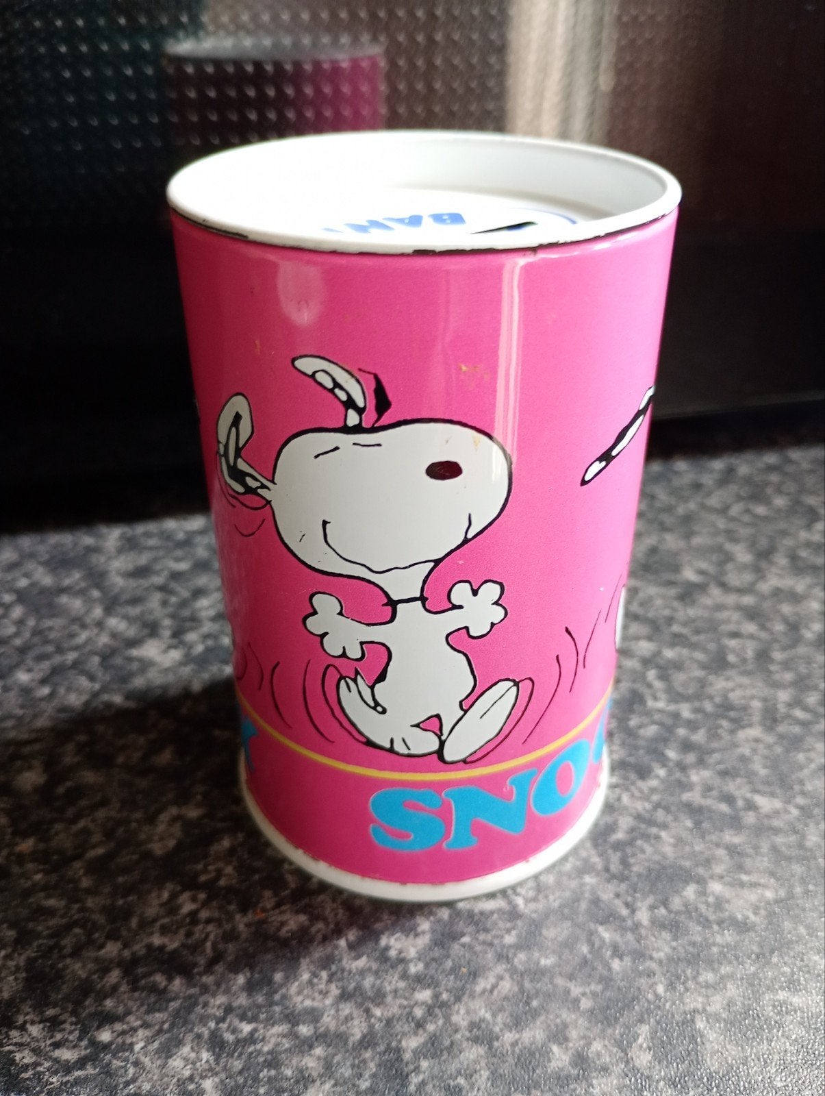 Vintage Snoopy Spaarpot - Roze Metaal, Verzamelen, Ophalen of Verzenden, Gebruikt