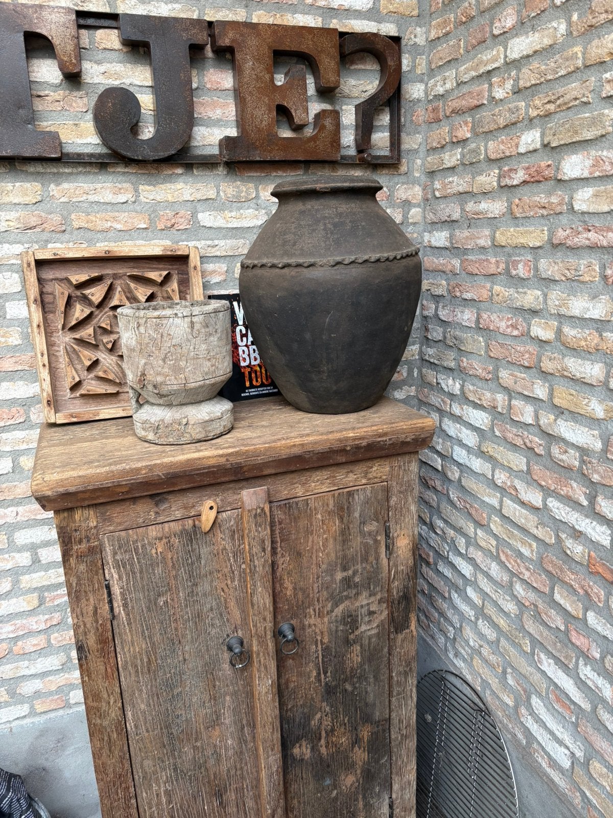 Gave oude kruik, Ophalen