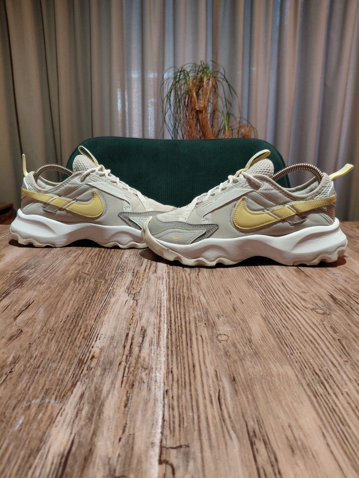 Nike TC7900 'Lemon Chiffon' Size 38, Nike, Ophalen of Verzenden, Sneakers of Gympen, Grijs