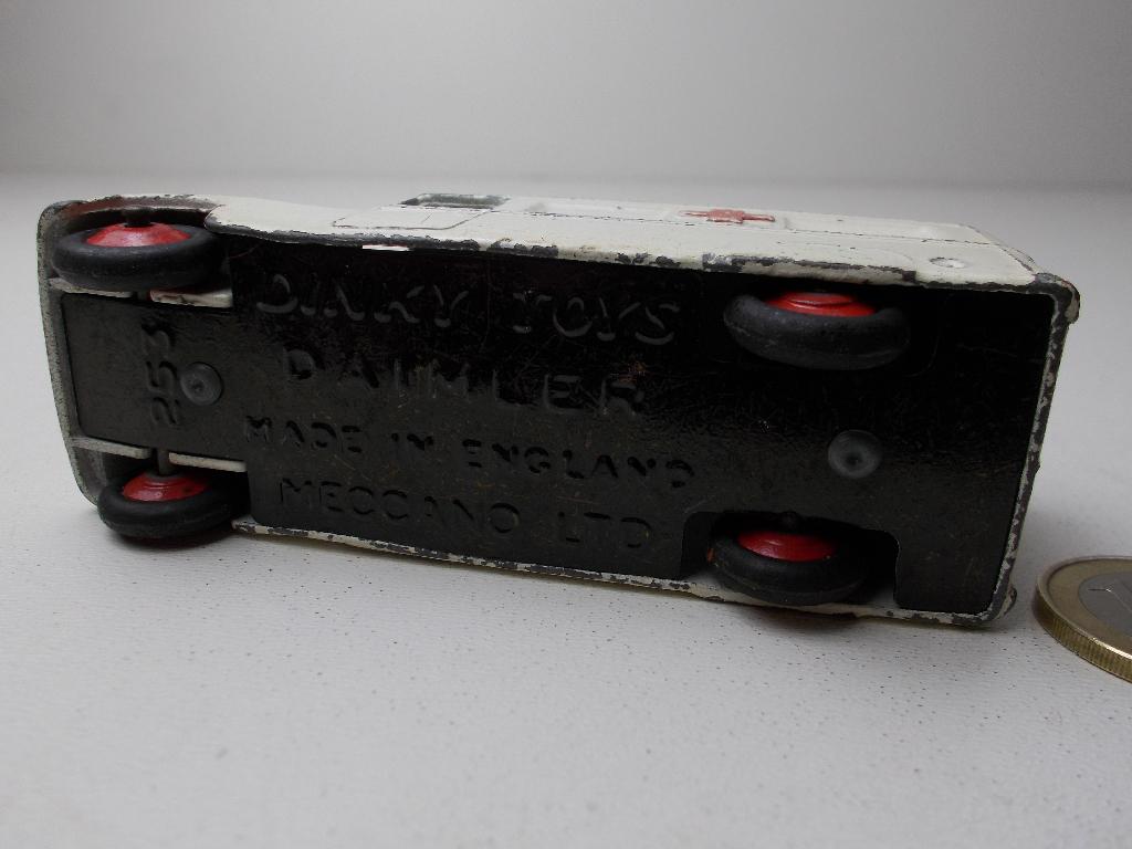 1955 Dinky Toys 253 DAIMLER AMBULANCE (WIT) -K-., Ophalen of Verzenden, Gebruikt, Auto, Dinky Toys