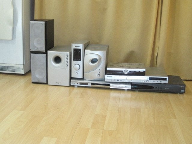 Diverse audio/video apparaten in een koop, Minder dan 40 watt, Overige spelers, Ophalen, Overige merken