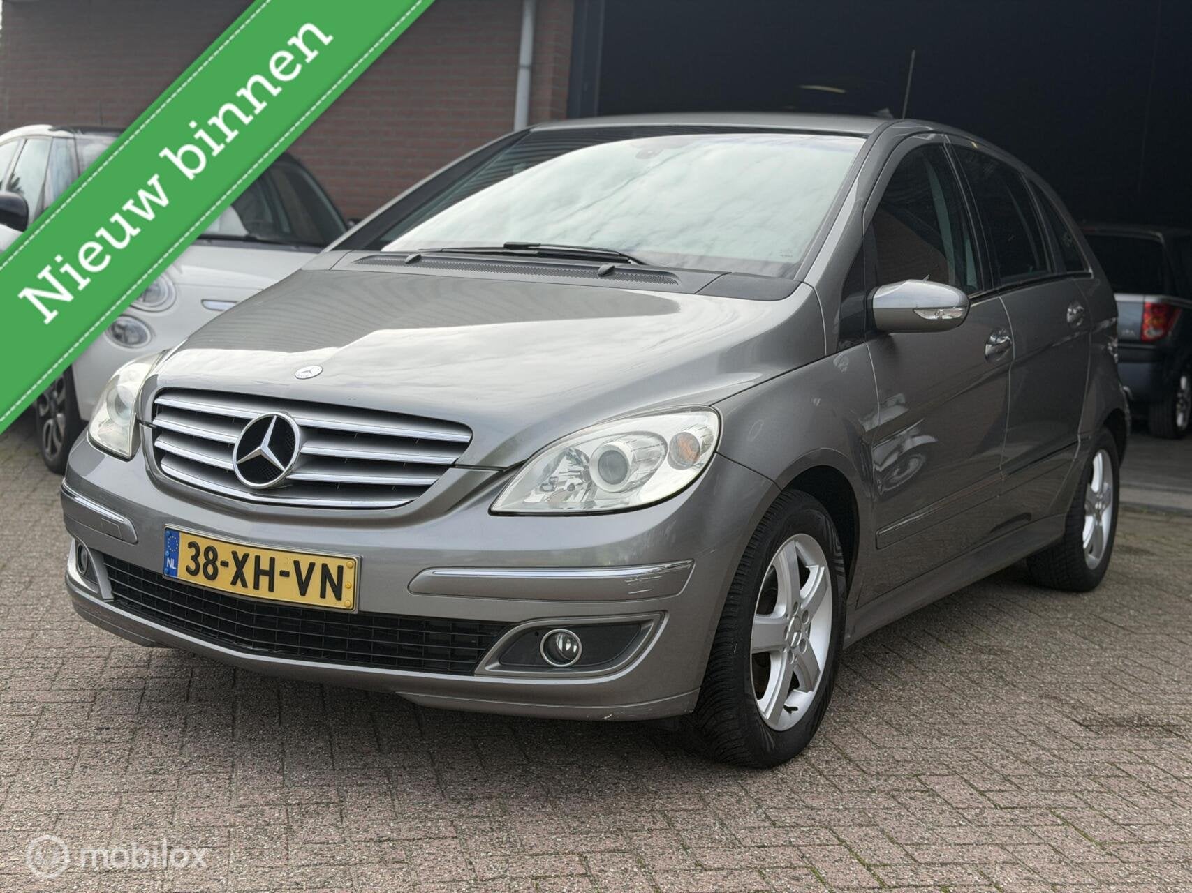 Mercedes B-klasse 200 NETTE AUTO|AIRCO|APK|BOEKJES|TREKHAAK!, Auto's, Gebruikt, Zwart, 4 cilinders, Bedrijf