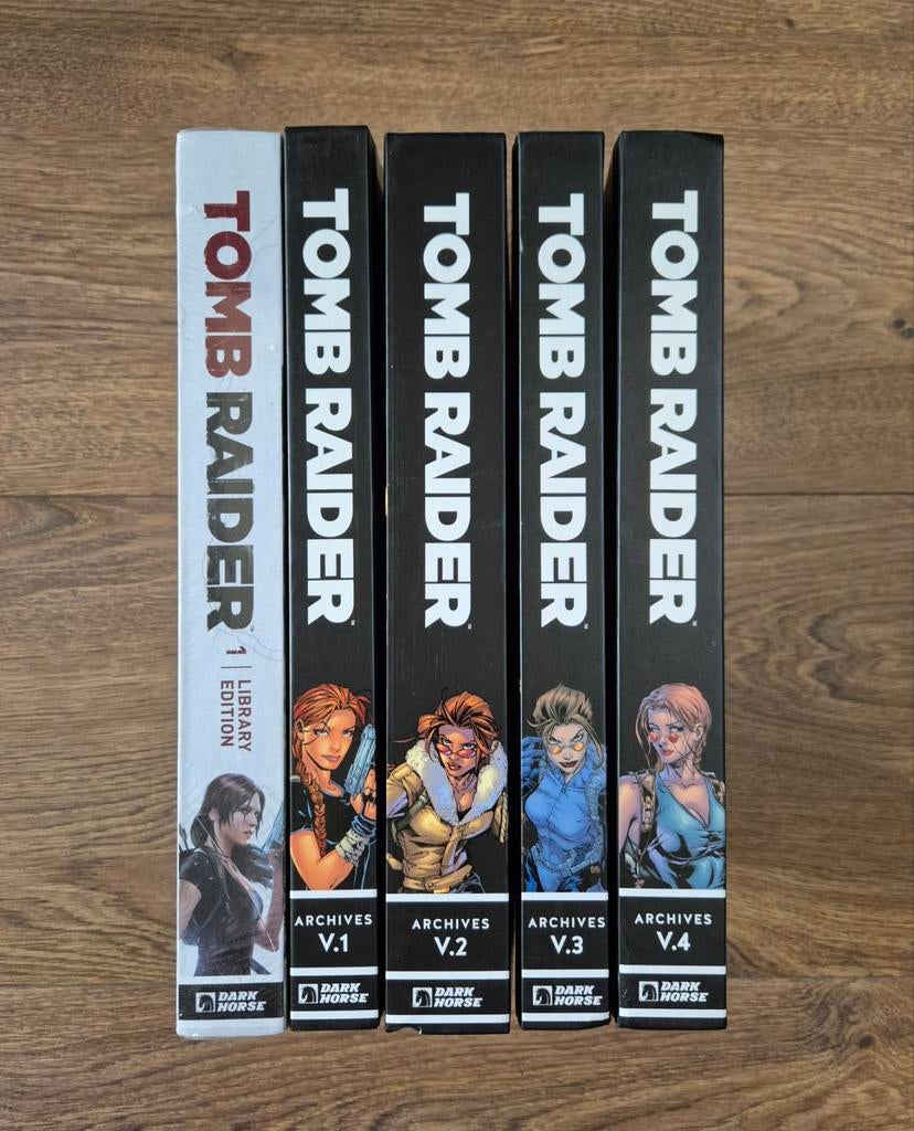 Tomb Raider Archives Vol. 1-4 + Library Edition 1, Boeken, Complete serie of reeks, Ophalen of Verzenden, Zo goed als nieuw, Dan Jurgens, Andy Park, Adam Hughes