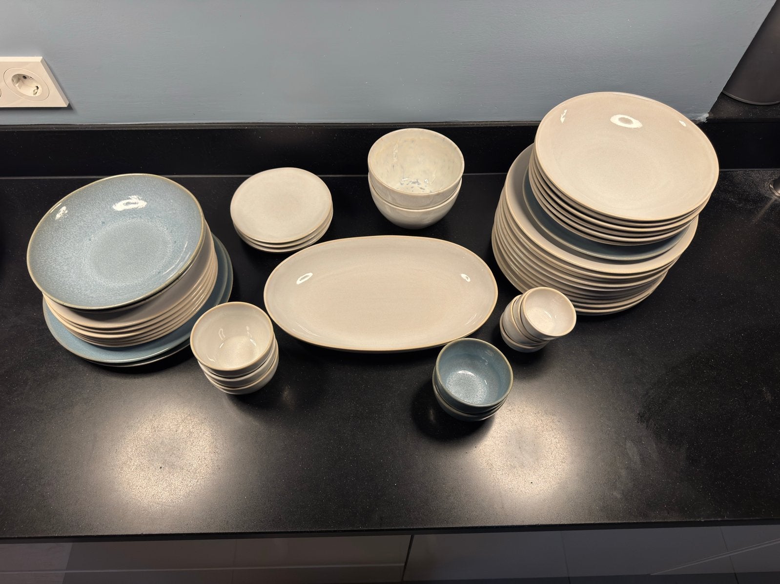 HEMA servies Porto in wit/lichtblauw., Huis en Inrichting, Ophalen, Hema, Gebruikt, Overige stijlen