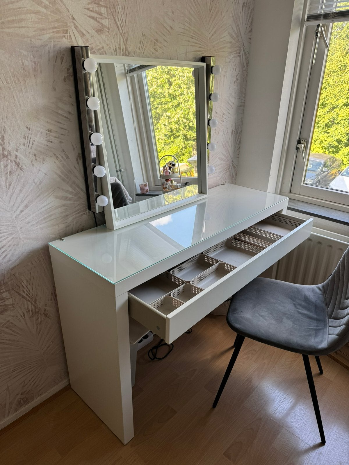 Make-up tafel – Ikea MALM + spiegel + verlichting, Ophalen, Zo goed als nieuw, 50 tot 100 cm, Minder dan 100 cm