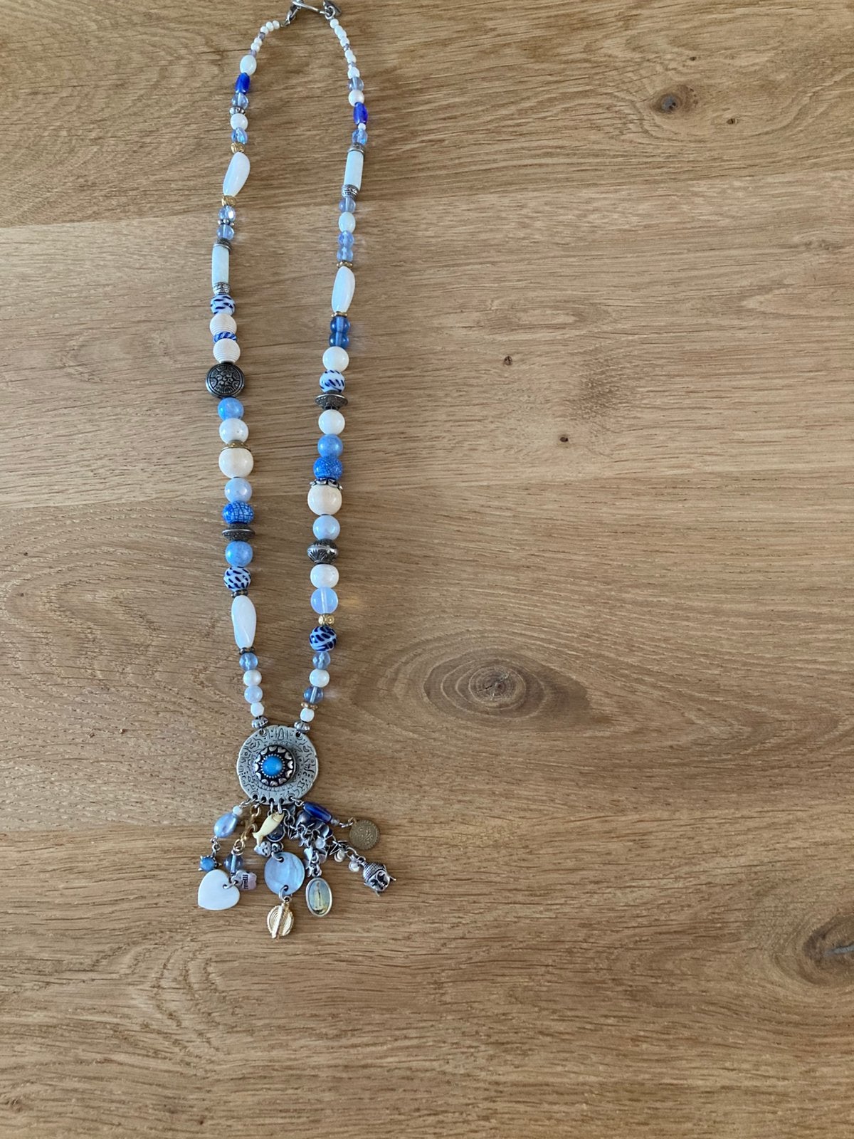 Lange ketting blauwe en witte kralen van Ravelli, Sieraden, Tassen en Uiterlijk, Ophalen of Verzenden, Gebruikt, Blauw, Overige materialen