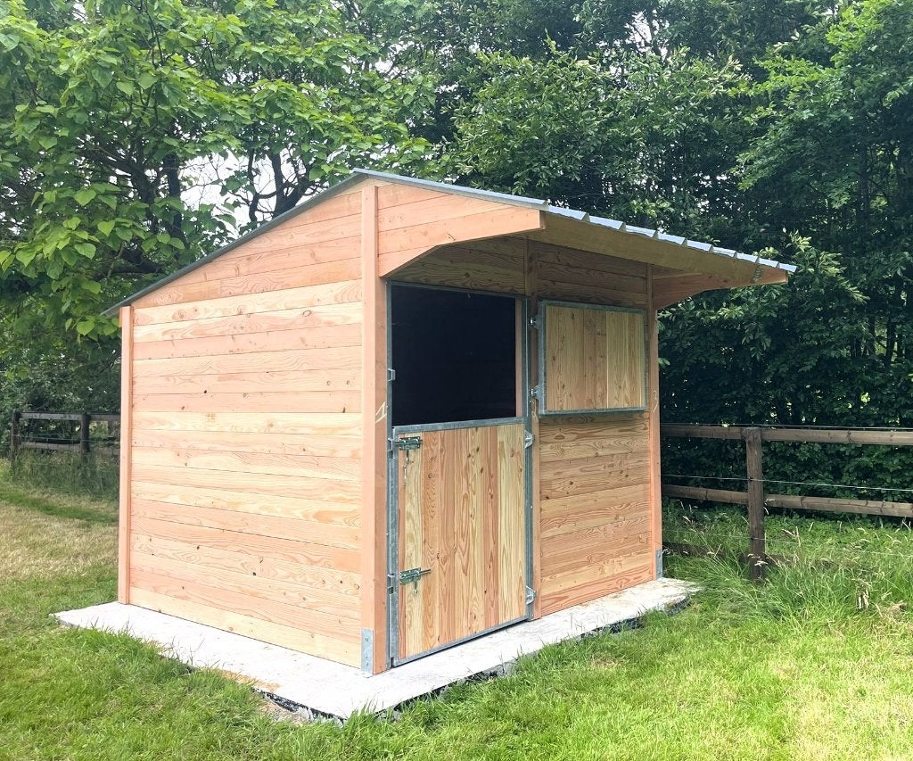 Paardenstal 3x3m in massief douglashout, Stalling, 1 paard of pony