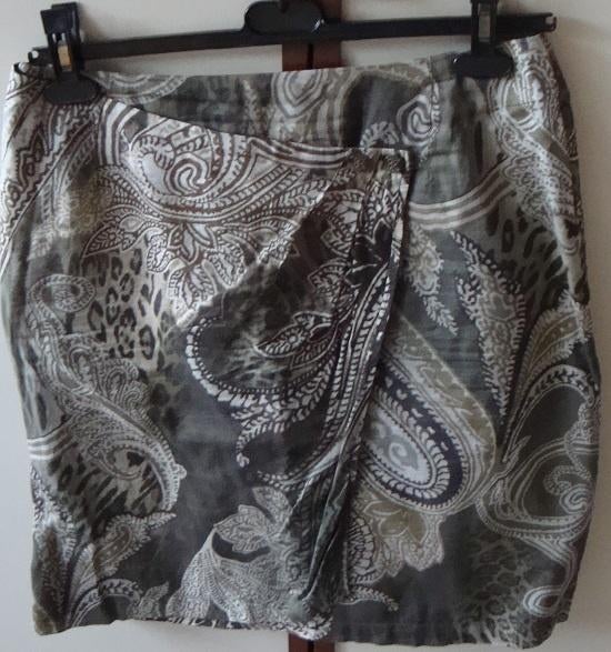 rok Scarva maat 38 met mooi patroon en schuine overslag, Kleding | Dames, Rokken, Maat 38/40 (M), Overige kleuren, Scarva, Ophalen of Verzenden